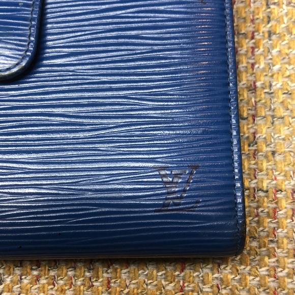 LOUIS VUITTON Toledo Blue Epi Leather Kisslock Porte Monnaie Viennois Wallet - Picture 4 of 15